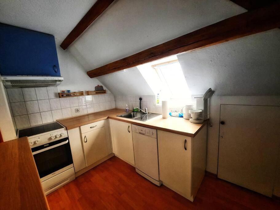 Stilvolle Dachgeschoss-wohnung In Top-lage *