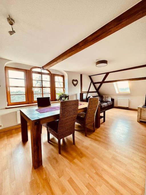 Stilvolle Dachgeschoss-wohnung In Top-lage *